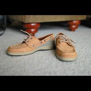 SOLD!      Boating shoes!!!